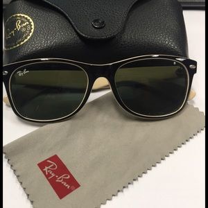 Woman's Ray-Ban sunglasses with case and cloth